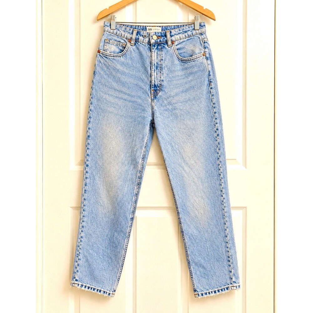Zara Women’s Size 6 Straight Leg High Rise Light Wash Distressed Denim Jeans